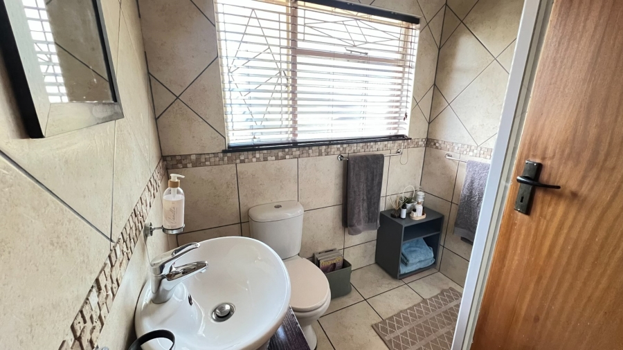 3 Bedroom Property for Sale in Langenhovenpark Free State